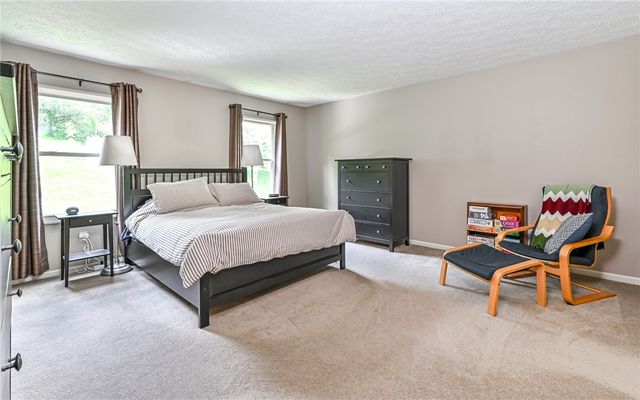 4823 Shamrogue Ct, Hampton, PA 15101