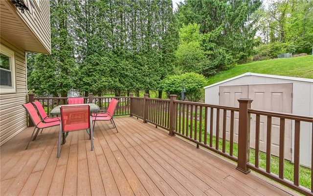 4823 Shamrogue Ct, Hampton, PA 15101