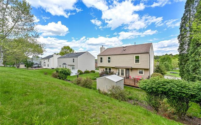 4823 Shamrogue Ct, Hampton, PA 15101