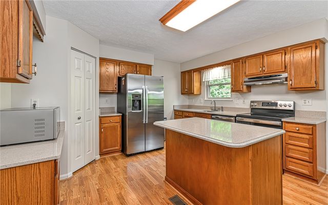 4823 Shamrogue Ct, Hampton, PA 15101