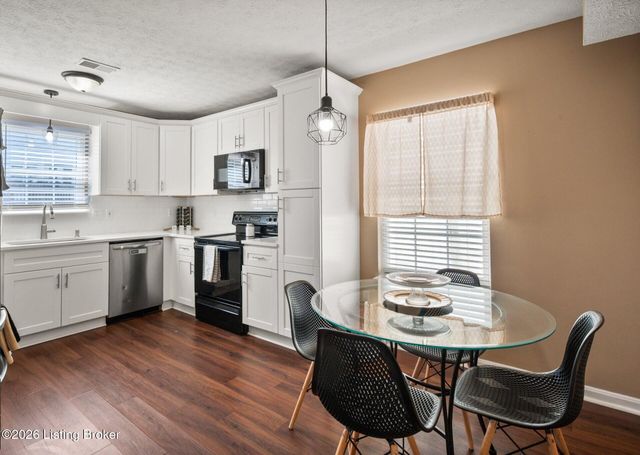 3913 Mimosa View Dr, Louisville, KY 40299