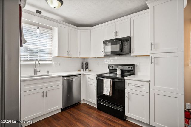 3913 Mimosa View Dr, Louisville, KY 40299