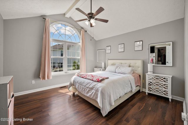 3913 Mimosa View Dr, Louisville, KY 40299