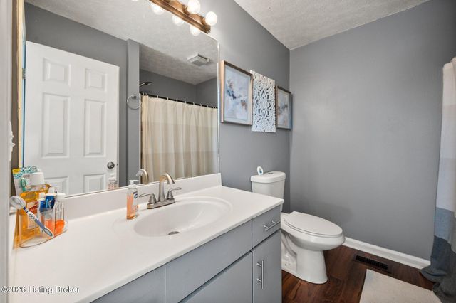3913 Mimosa View Dr, Louisville, KY 40299