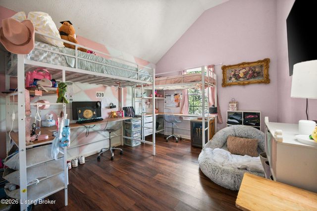 3913 Mimosa View Dr, Louisville, KY 40299