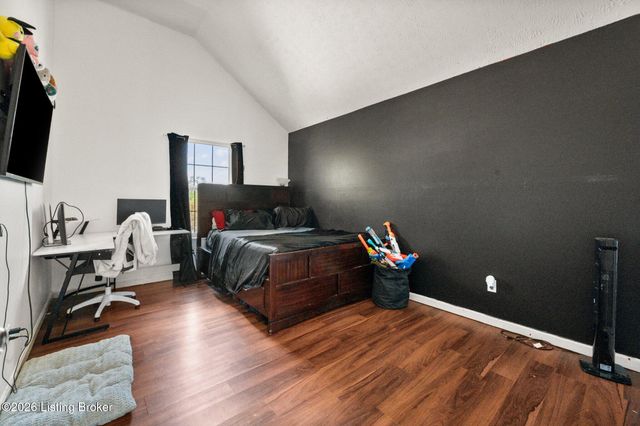 3913 Mimosa View Dr, Louisville, KY 40299