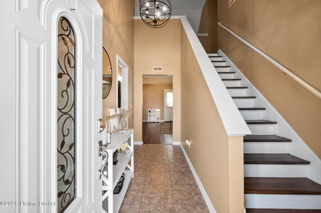 3913 Mimosa View Dr, Louisville, KY 40299