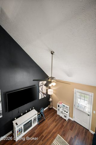 3913 Mimosa View Dr, Louisville, KY 40299
