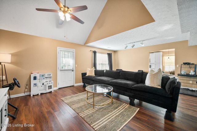 3913 Mimosa View Dr, Louisville, KY 40299