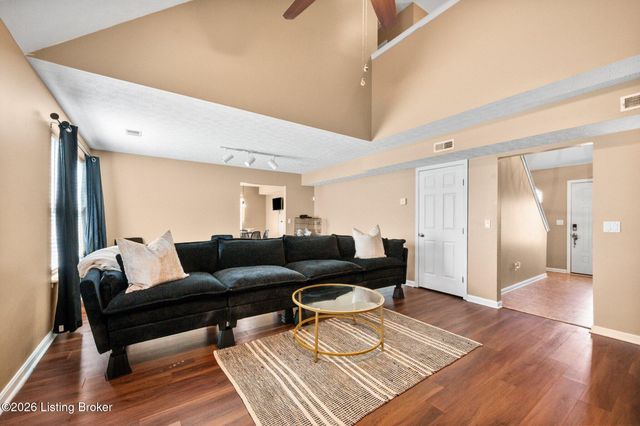 3913 Mimosa View Dr, Louisville, KY 40299