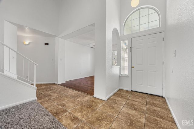 6803 Tradewinds Drive, Bakersfield, CA 93313