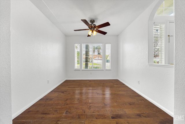 6803 Tradewinds Drive, Bakersfield, CA 93313