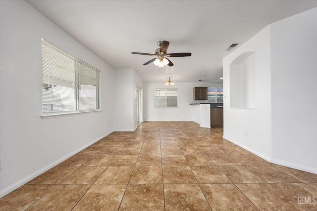 6803 Tradewinds Drive, Bakersfield, CA 93313