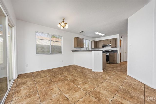 6803 Tradewinds Drive, Bakersfield, CA 93313