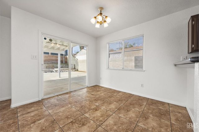 6803 Tradewinds Drive, Bakersfield, CA 93313