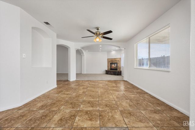 6803 Tradewinds Drive, Bakersfield, CA 93313