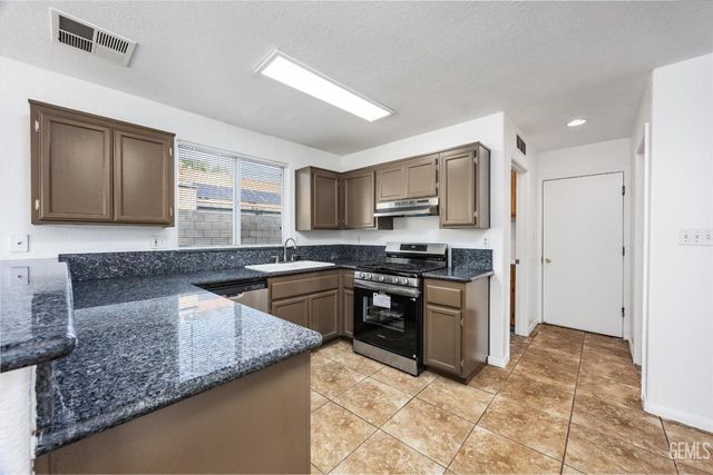 6803 Tradewinds Drive, Bakersfield, CA 93313