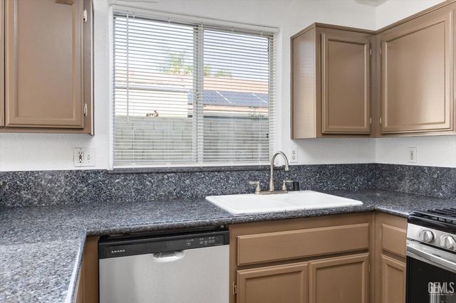 6803 Tradewinds Drive, Bakersfield, CA 93313