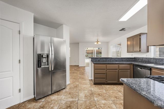 6803 Tradewinds Drive, Bakersfield, CA 93313