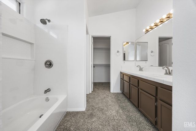 6803 Tradewinds Drive, Bakersfield, CA 93313