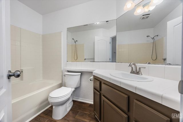 6803 Tradewinds Drive, Bakersfield, CA 93313