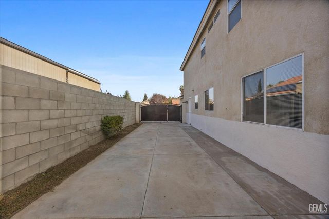 6803 Tradewinds Drive, Bakersfield, CA 93313