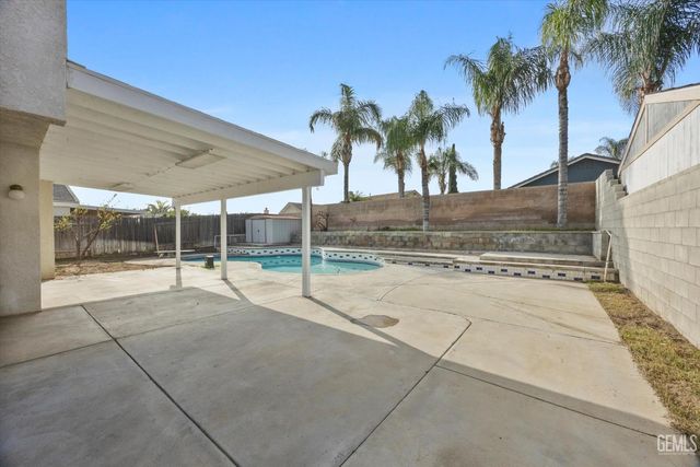 6803 Tradewinds Drive, Bakersfield, CA 93313