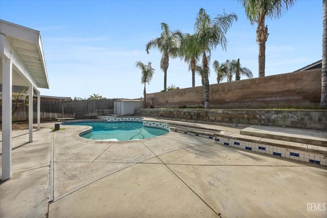 6803 Tradewinds Drive, Bakersfield, CA 93313
