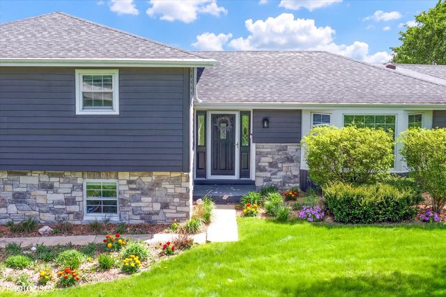 3270 Middlesax Drive, Long Grove, IL 60047