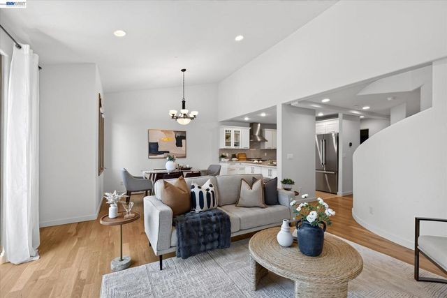 84 Siena Dr, Oakland, CA 94605