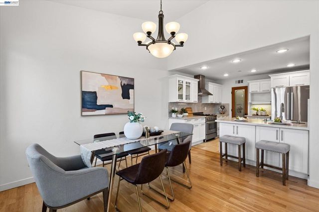 84 Siena Dr, Oakland, CA 94605