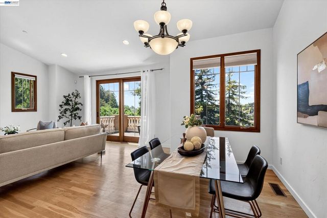 84 Siena Dr, Oakland, CA 94605
