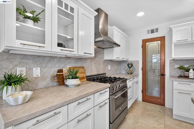 84 Siena Dr, Oakland, CA 94605
