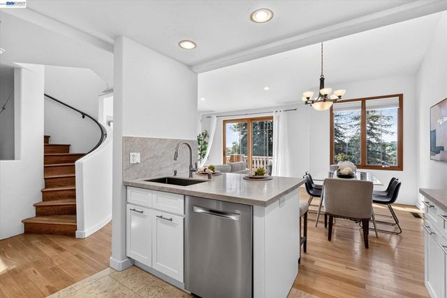 84 Siena Dr, Oakland, CA 94605