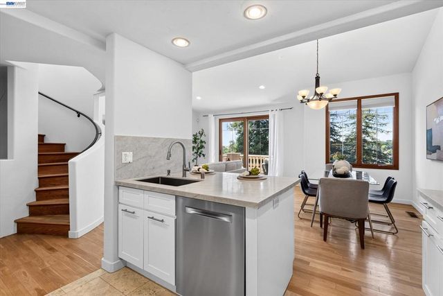 84 Siena Dr, Oakland, CA 94605