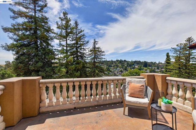 84 Siena Dr, Oakland, CA 94605