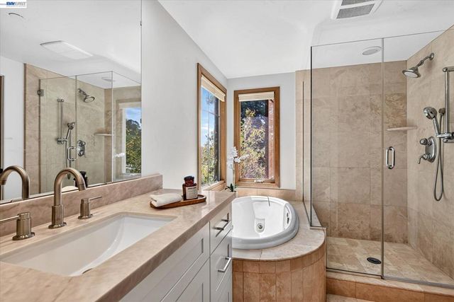 84 Siena Dr, Oakland, CA 94605