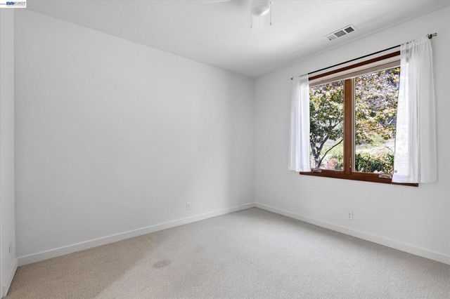 84 Siena Dr, Oakland, CA 94605