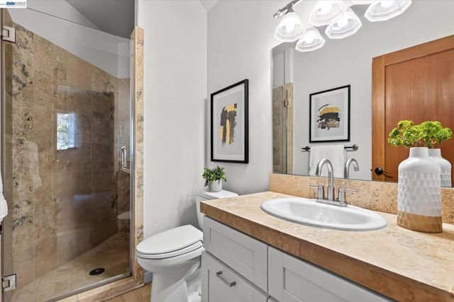 84 Siena Dr, Oakland, CA 94605