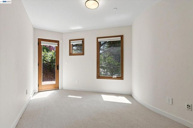 84 Siena Dr, Oakland, CA 94605