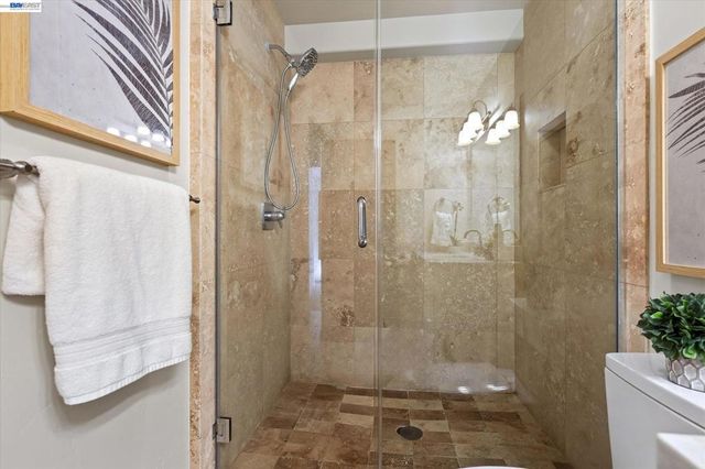 84 Siena Dr, Oakland, CA 94605