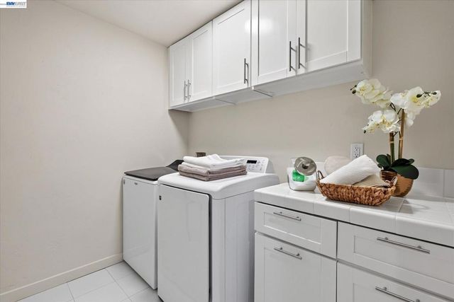84 Siena Dr, Oakland, CA 94605