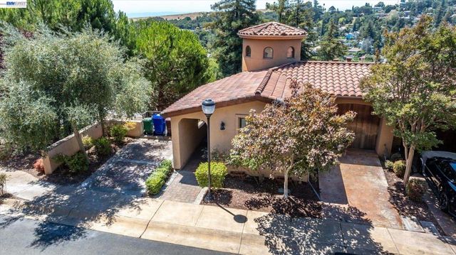 84 Siena Dr, Oakland, CA 94605