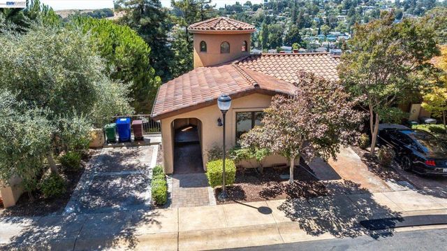 84 Siena Dr, Oakland, CA 94605