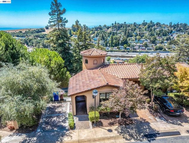84 Siena Dr, Oakland, CA 94605