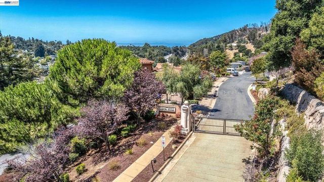 84 Siena Dr, Oakland, CA 94605