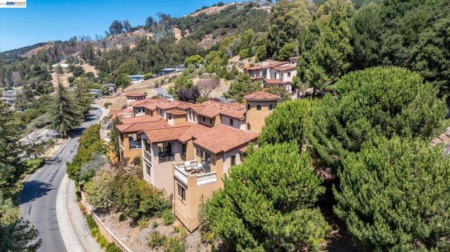 84 Siena Dr, Oakland, CA 94605