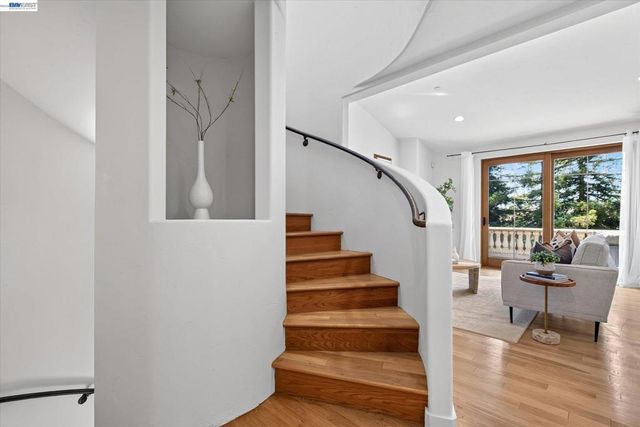 84 Siena Dr, Oakland, CA 94605
