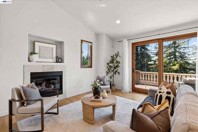84 Siena Dr, Oakland, CA 94605