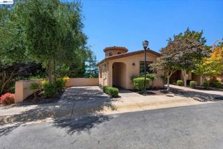 84 Siena Dr, Oakland, CA 94605